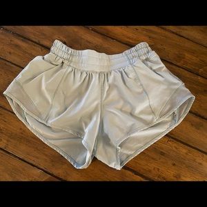 Lululemon hotty hot shorts 4, 2.5”